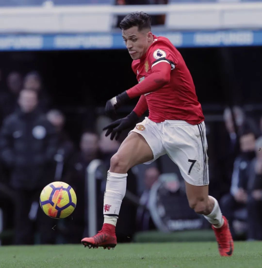 开云APP-瓦伦西亚训练开放日，国际比赛日扳平良机引欢呼，德国杯在即，更衣室氛围转暖的简单介绍