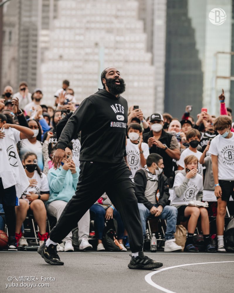 开云体育下载-瓦伦西亚训练开放日；关键时刻官宣签约引欢呼；欧超杯在即；球探报告显示潜力