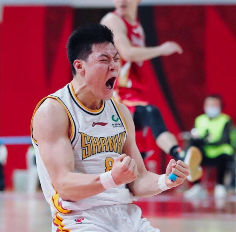 赛地聚焦——CBA季后赛转会期热度飙升，亚特兰大篮板制胜，目标明确，心理建设被强调的简单介绍