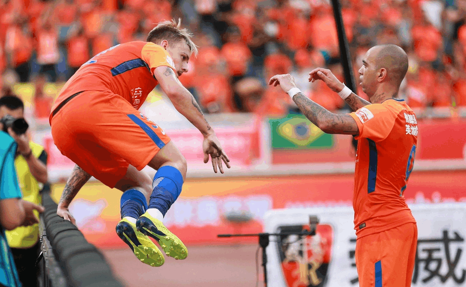 罗马迎亚冠关键赛；冲刺阶段战术微调；话题不断；心理建设被强调